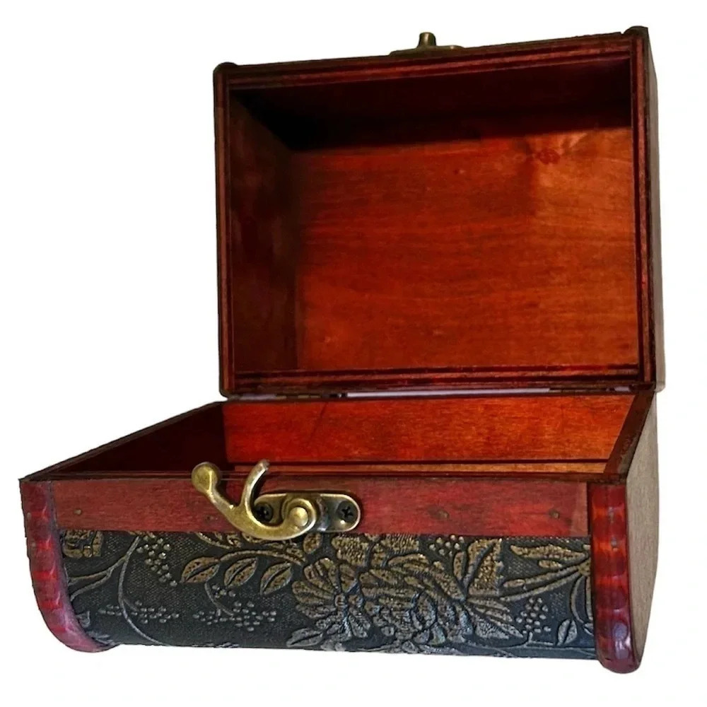 Vintage style Wood Treasure Chest. New‎ - Picture 7 of 9